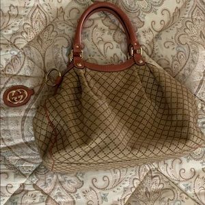 Authenticity Damier Gucci medium hobo bag.